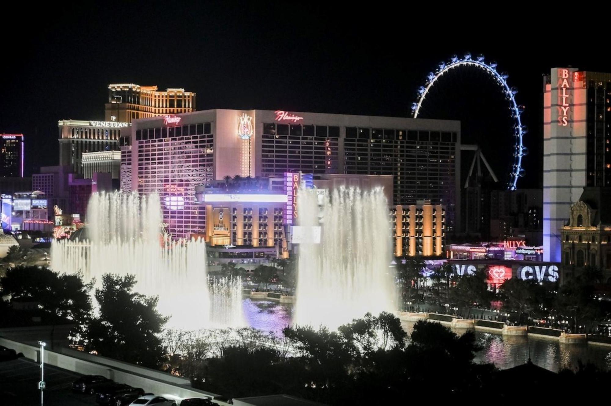לאס וגאס Iconic Vegas Views - 6 Comfy Beds, No Resort Fees, Center Strip! מראה חיצוני תמונה
